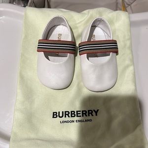 Original Burberry slippers, worn twice. Size U.K 19 US 4